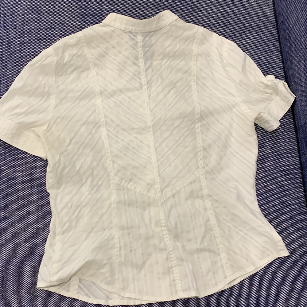 Top blouse. - Picture 4 of 6